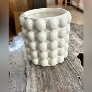 Unused White Bobble Design Floral Single Wick Candle - 20 Oz